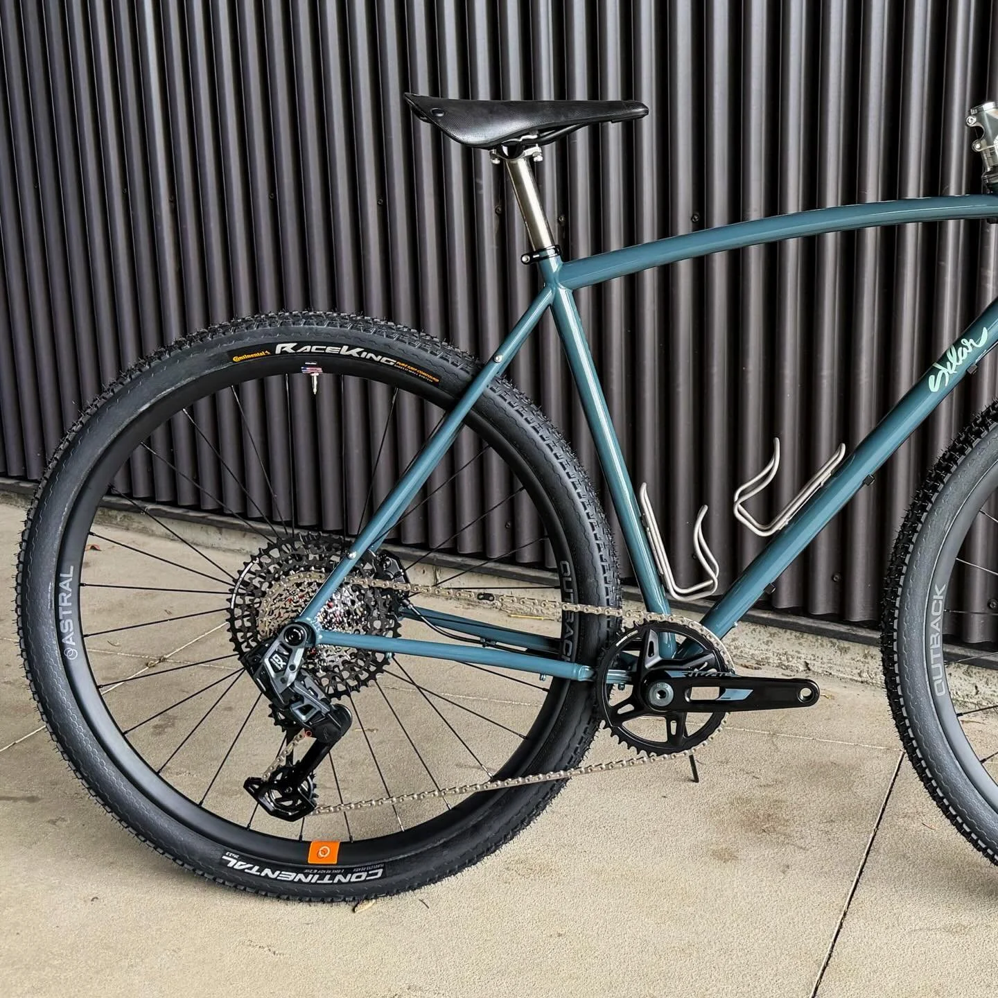 The @sklarbikes Supersomething Mk II. Resplendent in Atmospheric River Grey, fitting for the weather and ready for any road. Find your Sklar at sklarbikes.com and let us help you make those dreams into reality.