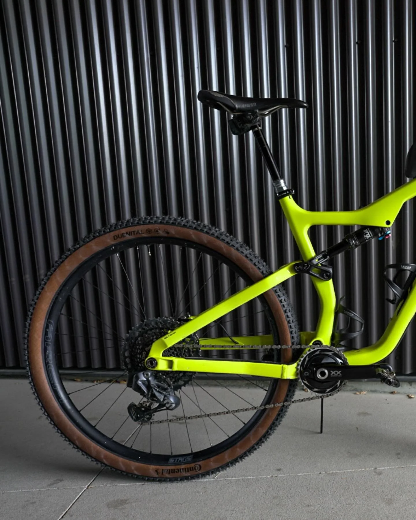 Sometimes you just have to fvck around and find out. A Leadville inspired semi-vintage @salsacycles Spearfish fresh off the stand for your consideration. Full sus, full drop. #alter_bozeman
