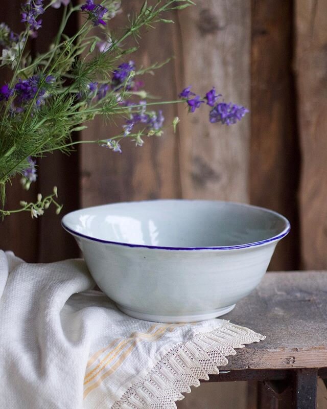 Anticipating future picnics that will require my largest serving bowls for celebrating closeness. 
#functionalceramics #handcrafted #maker #ceramics #studiopottery #simplepleasures #craft #smallmomentsofcalm #slowlived #countryvibes #littledetails #p