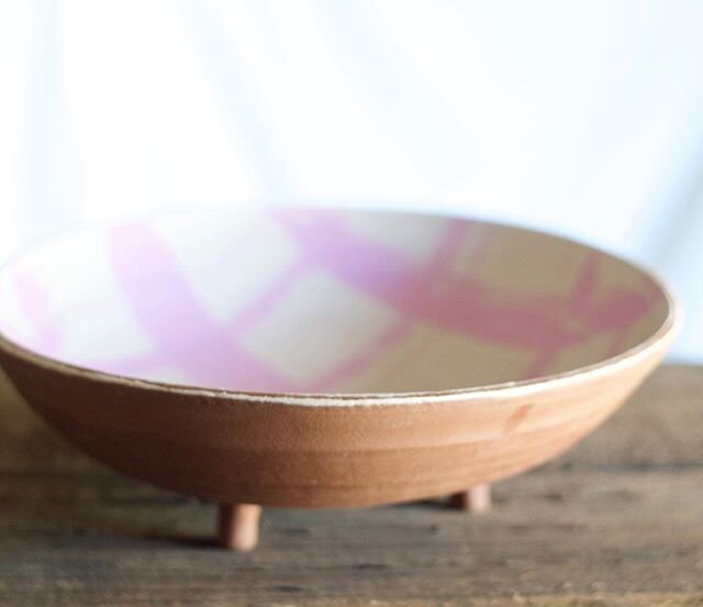 A footed fruit bowl drying in the studio. ...the plaid design will turn blue after firing 😊

#functionalceramics #handcrafted #maker #simplelife #quietandstill #decoraccents #aquietstyle #stonewarepottery #studiopottery #smallbatchceramics #littlede