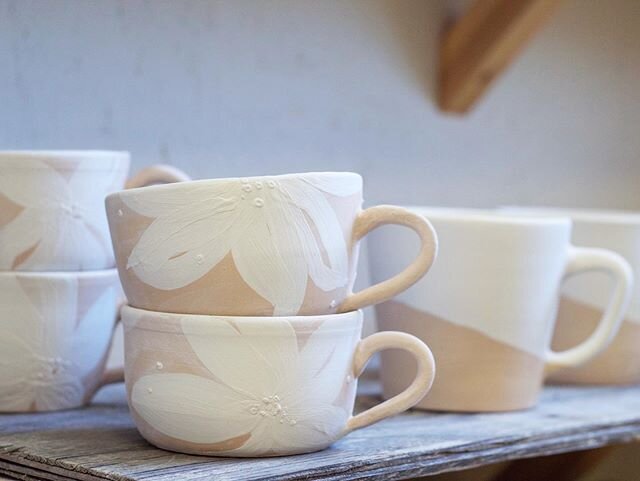 Cups ready to fire tonight. 
#studiopottery #mybeigelife #ofsimplethings #littledetails #maker #alittlebeautyeveryday #woodsandwhites #mugs #ceramic #stoneware #simpleandpure #warmminimalism #potterslife #craft #stonewarepottery #dpotterystudio