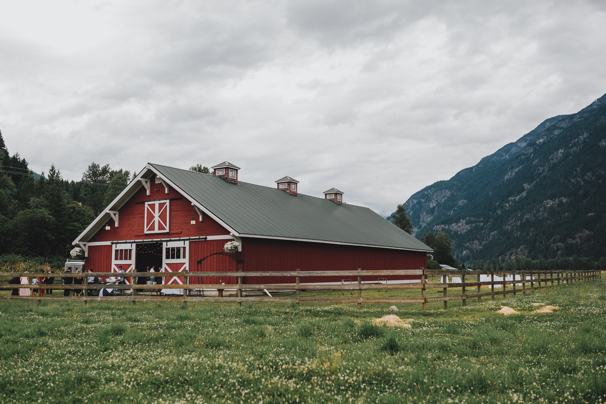 pemberton-riverlands-equestrian-red-barn-wedding (15 of 79).jpg