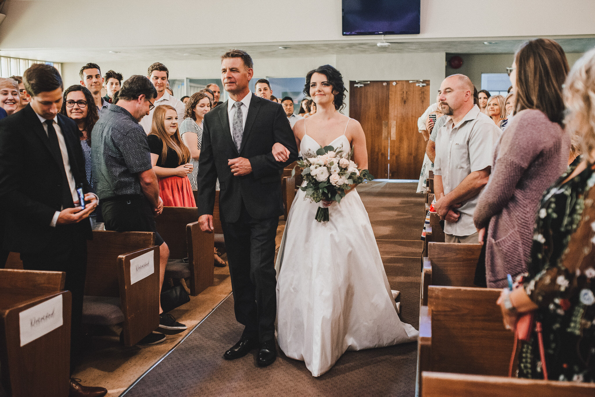 rustic-diy-wedding-thekoebels-racheltyler-14.jpg