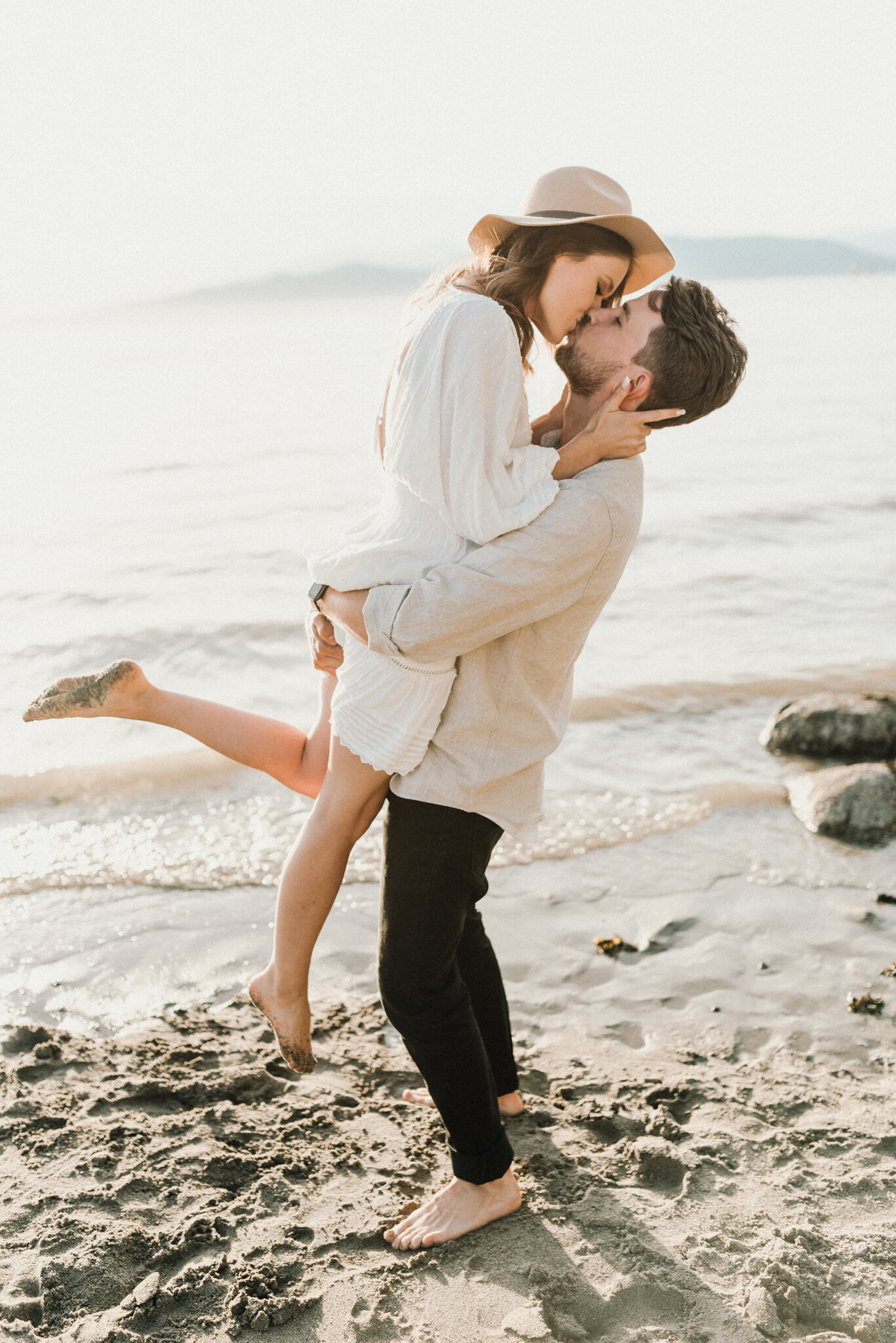 romantic-wreckbeach-engagement-thekoebels-14.jpg