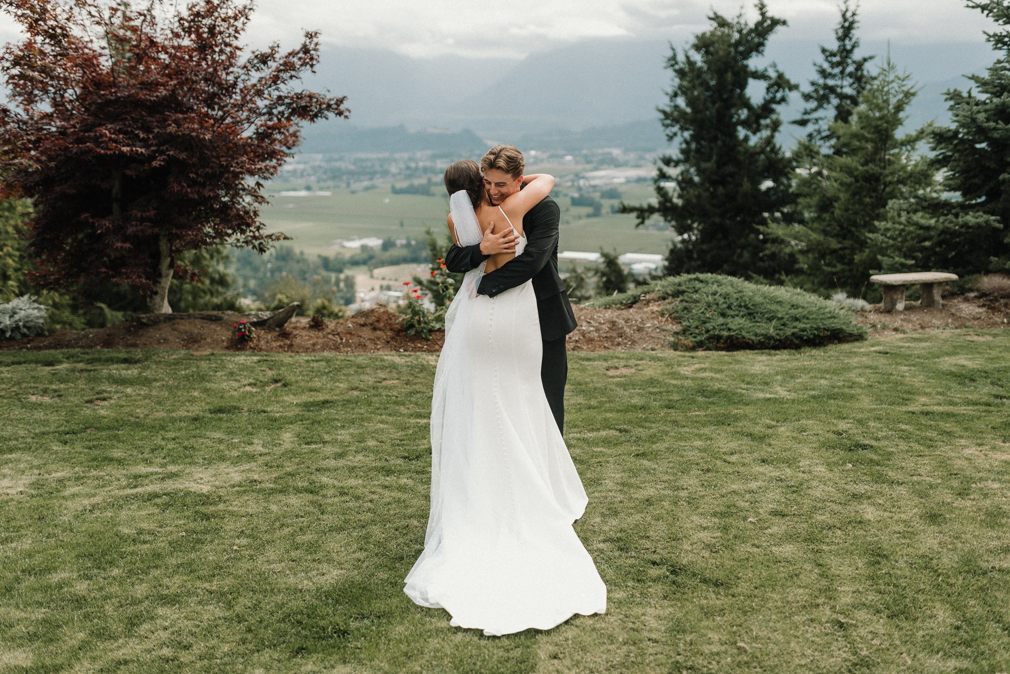 backyard-abbotsford-wedding-jessica-levi-10.jpg