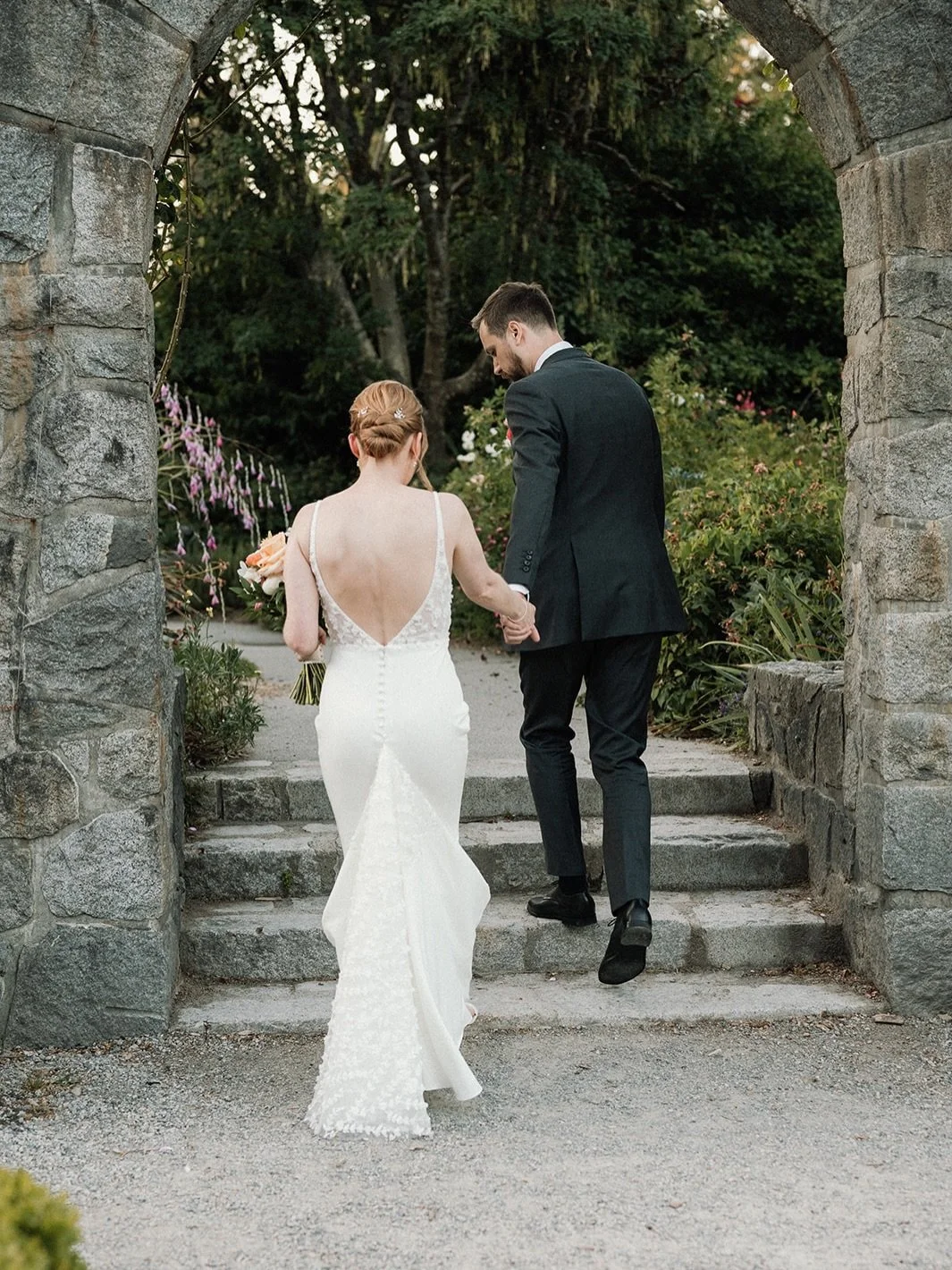 L+J
07.04.26

We loved this day so much, from a garden ceremony, dinner filled with family and friends to sunset photos with no one around 🫶🏼