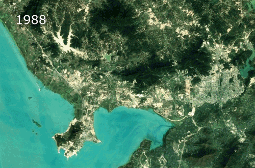 citybreaths:

 
Shenzhen 1988-2010Nice visualization of some ridiculous Chinese hyperurbanization.The city was founded at the site of a fishing village in 1980 and had a population of 1.7 million in 1990, which exploded to 14 million in 2010.The pop…