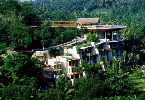 acidadebranca:

fersurei:

hikenow:

manhattanite:

Most awesome infinity pool ever…


(via justlivelove)