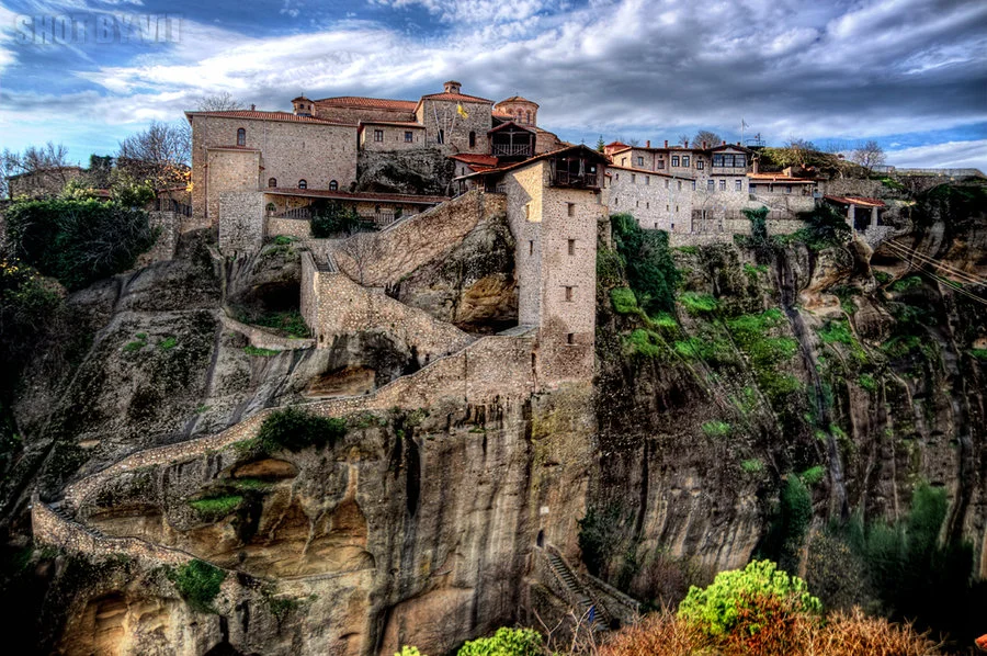 shogunpassion:

Grand Meteoron Monastery by piddling