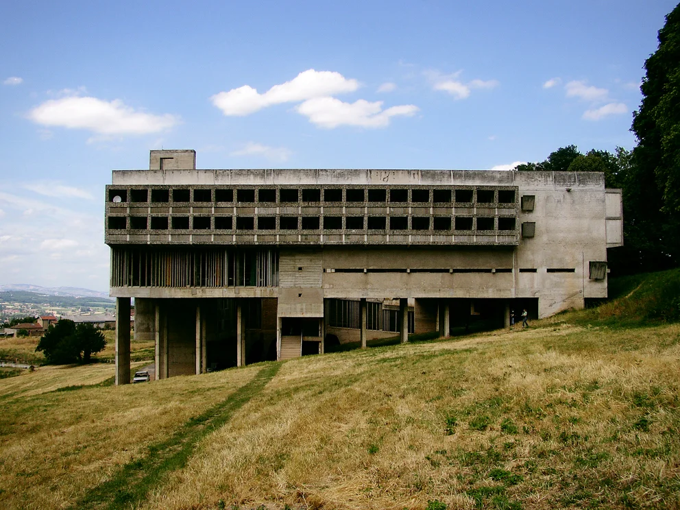 euphues:

There’s something immensely beautiful about weathered concrete structures. I have a book full of such Corbusian structures in various stages of disrepair. - Euphues

Le Corbusier - Sainte Marie de La Tourette, Lyon 1960. Taken during my vi…