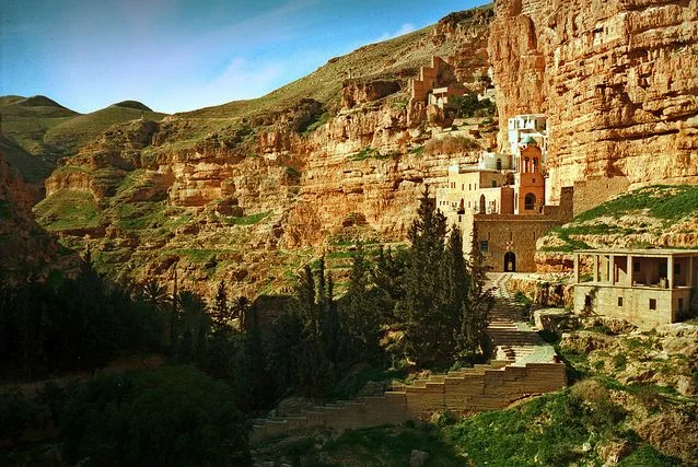 fuckyeahmiddleeast:

Monastery of St. George
Wadi Qelt, Palestine
