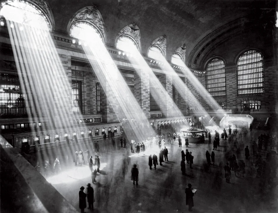 kari-shma:
© Courtesy of the New York Transit Museum. Above: The main concourse at Grand Central Terminal, 1929. (via New York: Portrait of a City | PDN Photo of the Day)