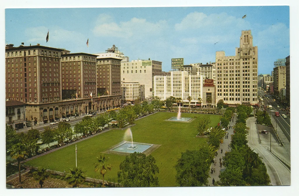 10110101:
Pershing Square and the Biltmore Hotel, Downtown Los Angeles, 1955. Note that Pershing Square was a lush, sprawling oasis in the middle of the city, not the concrete-covered parking structure/”park” it is now. Thank your city officials an…