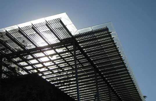electricpower:
speshal-k:
Lab Creates 3 Layered Solar Panel, Catches Full Solar Spectrum | Inhabitat - Green Design Will Save the World
Solar panels are great, but they’ve got one huge problem. On average, they only catch about 15% of the sun’s r…