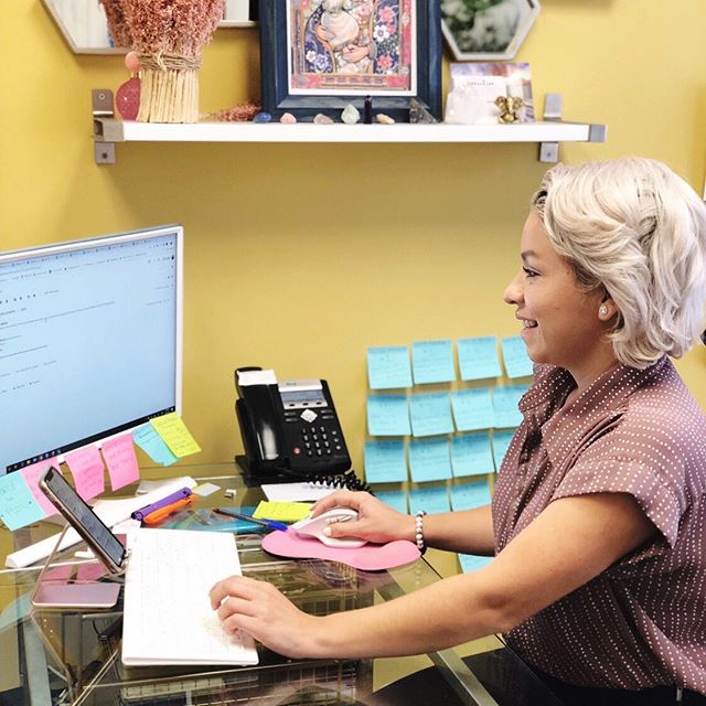 SMALL BUSINESS means going above and beyond for our clients, their stories are what drive us! ⁣
Here are a few perks about partnering with us 🤝⁣
⁣
🕤 Working past 5pm to get sh*t done ⁣
👨&zwj;👩&zwj;👧&zwj;👦 Customized Loans for unique circumstanc