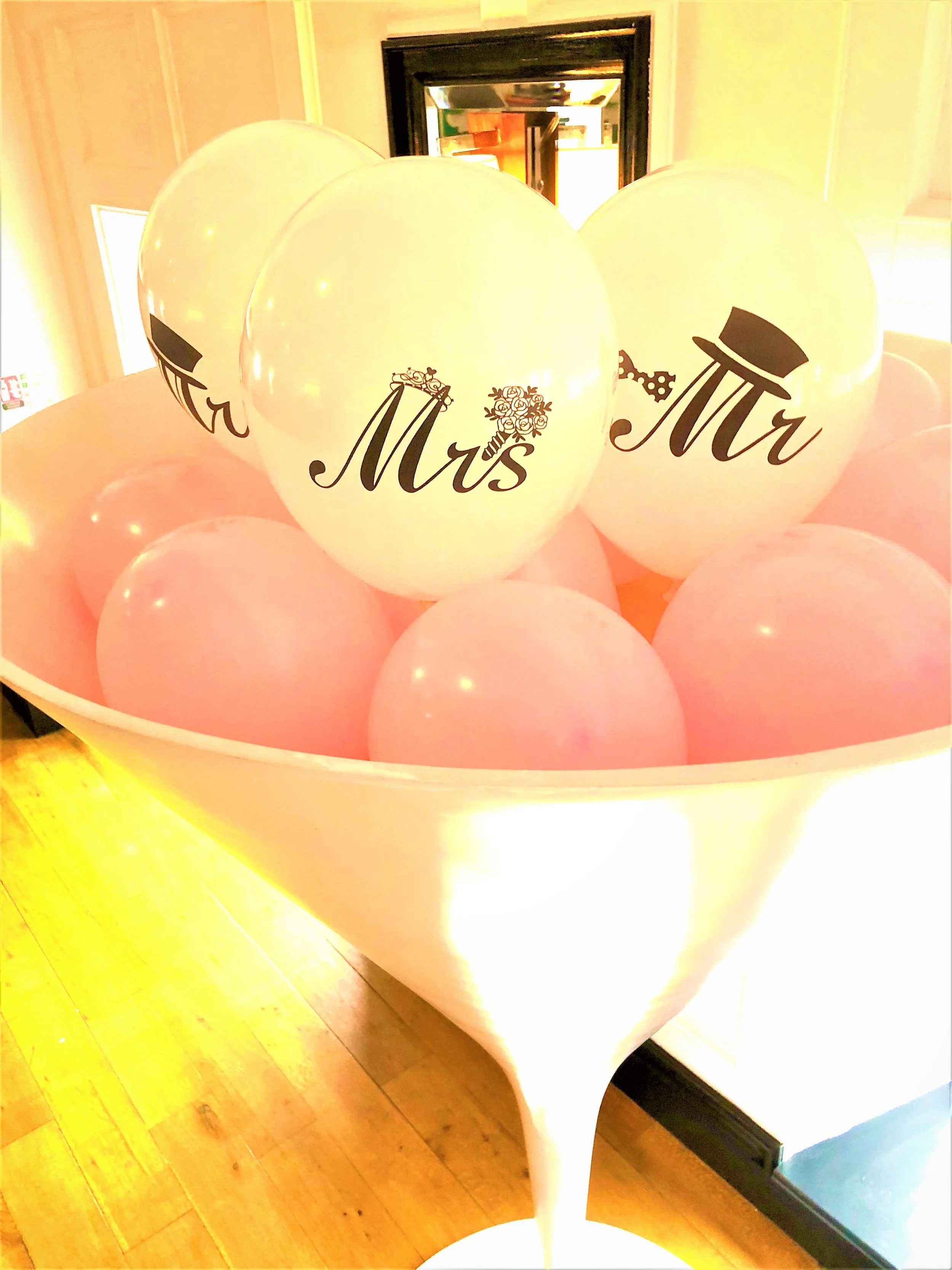 Rose Lounge Cocktail Ballons.jpg