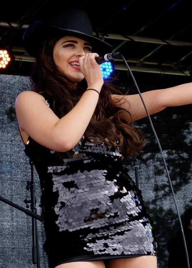 Shania Lisa Herbinson cowgirl look.jpeg