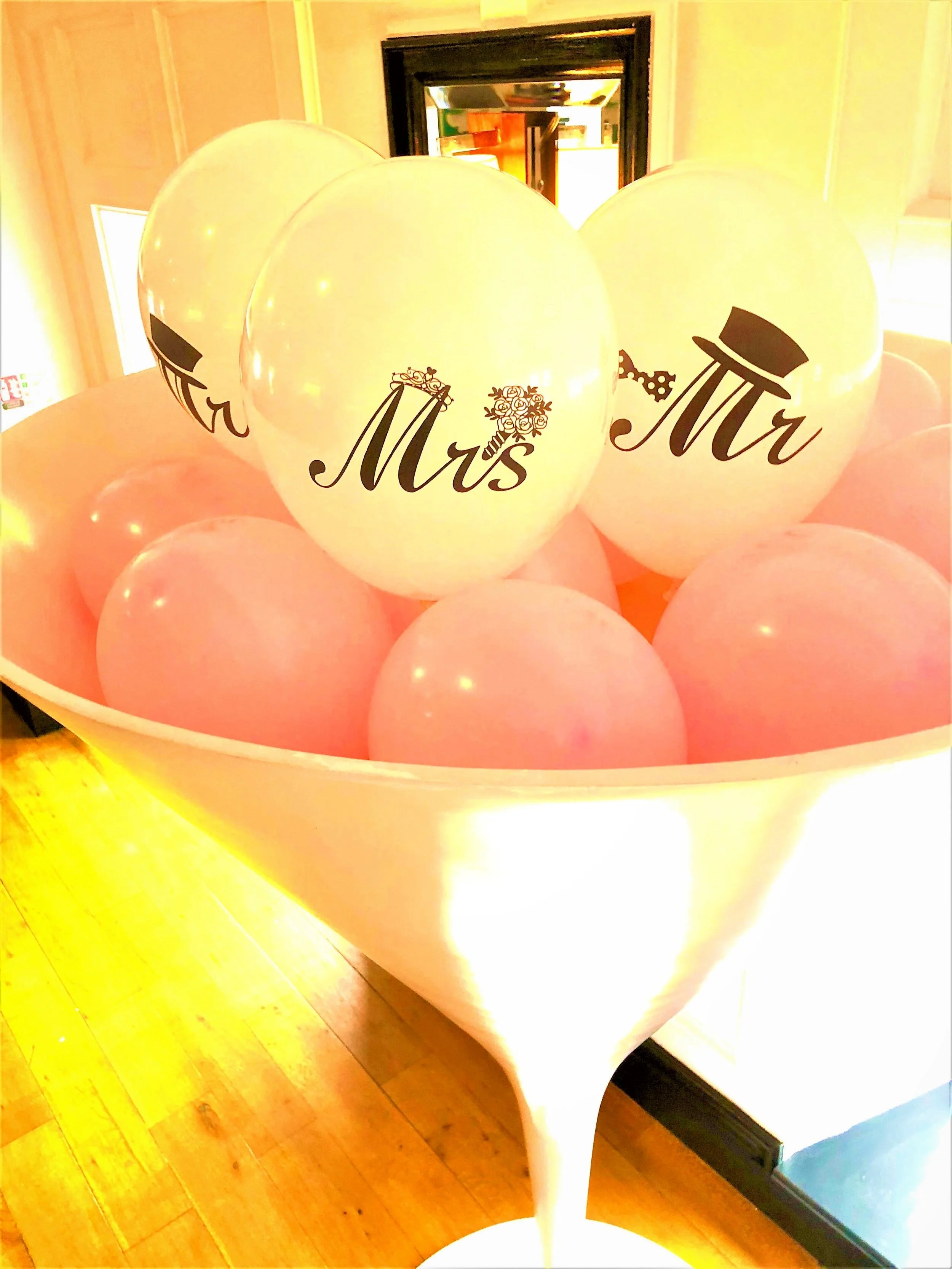 Rose+Lounge+Cocktail+Ballons.jpg