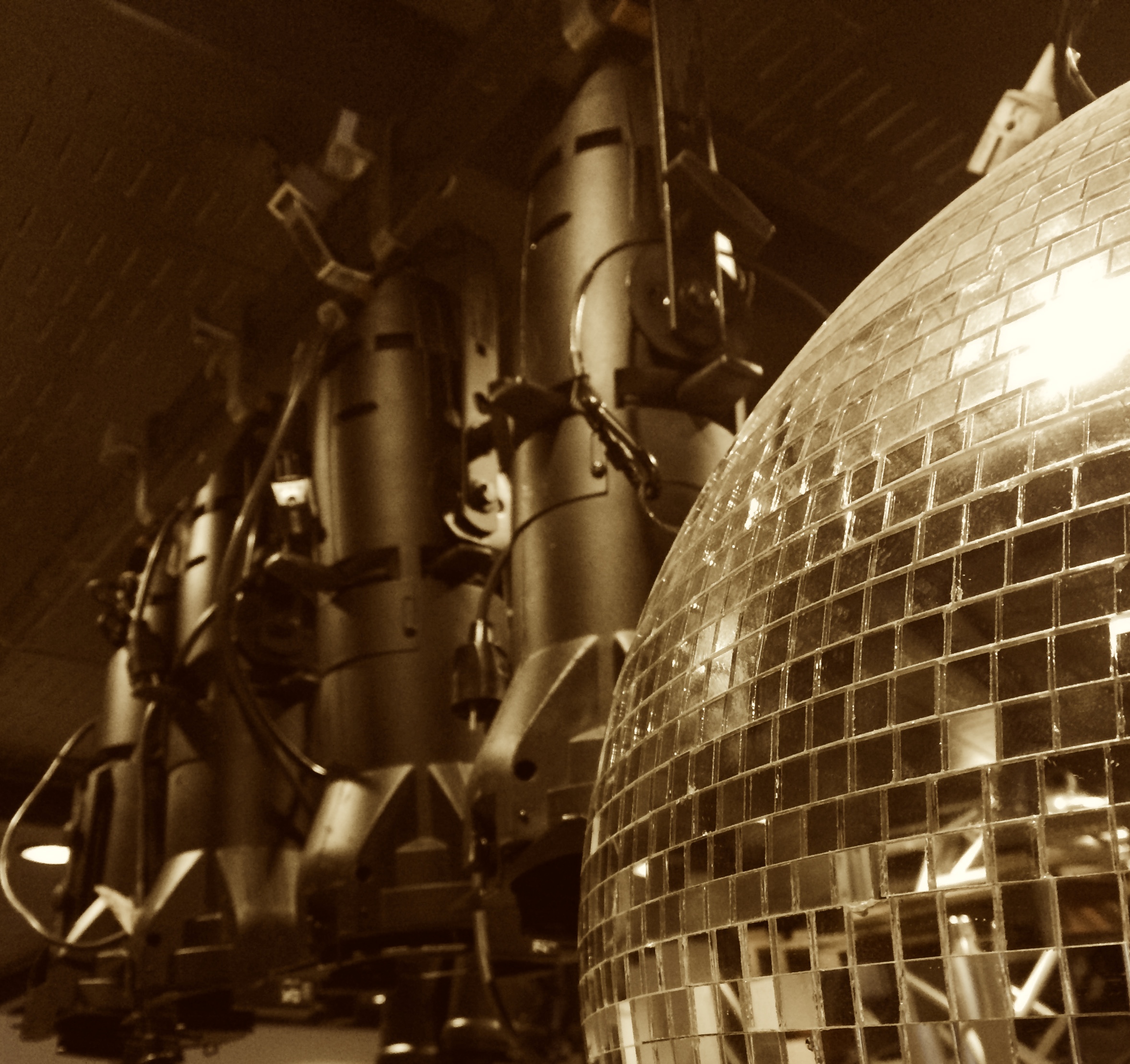 Teknik discokula sepia.jpeg