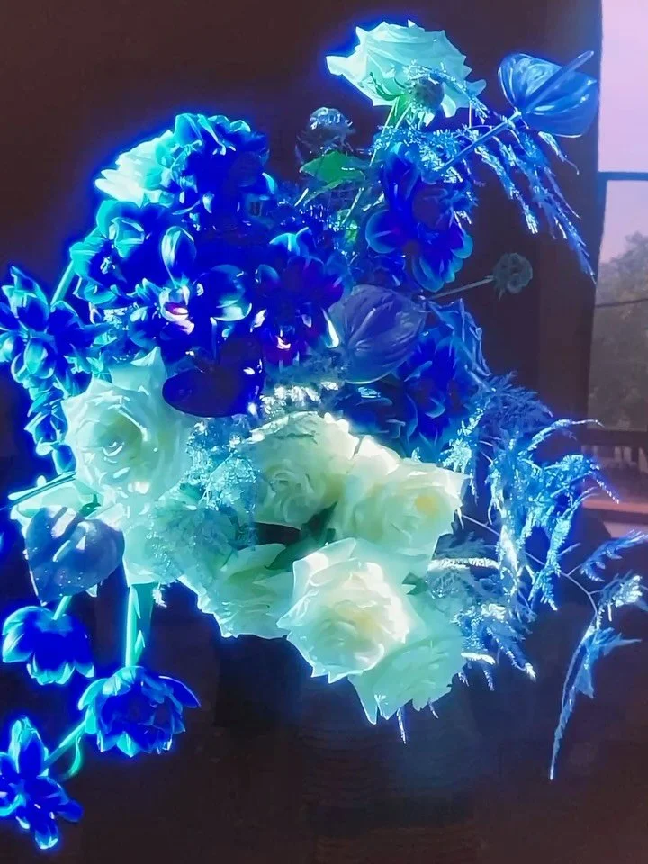 This time last year I traveled from Somerset to London in a heatwave to see &lsquo;Flowers &ndash; Flora in Contemporary Art &amp; Culture&rsquo; at the @saatchi_gallery. It was an extensive show, a feast of flora for the eyes. Here are some of my hi