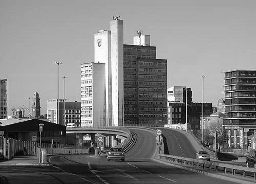 Mancunian_Way_UMISTb&w by And-rew.jpg