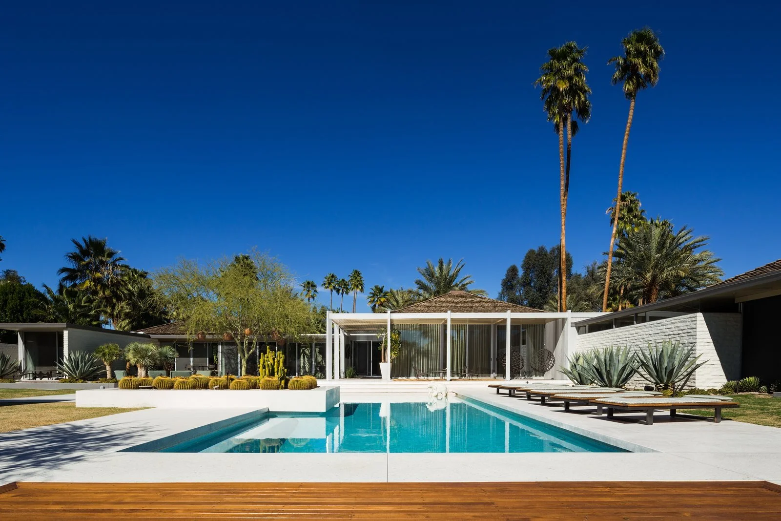 Modernism Week are based in Palm Springs and celebrate and foster appreciation of midcentury architecture and design, so for a bit of USA glamour look no further than here