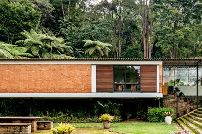The house designed by Lota de Macedo Soares - Image: Casa Abril