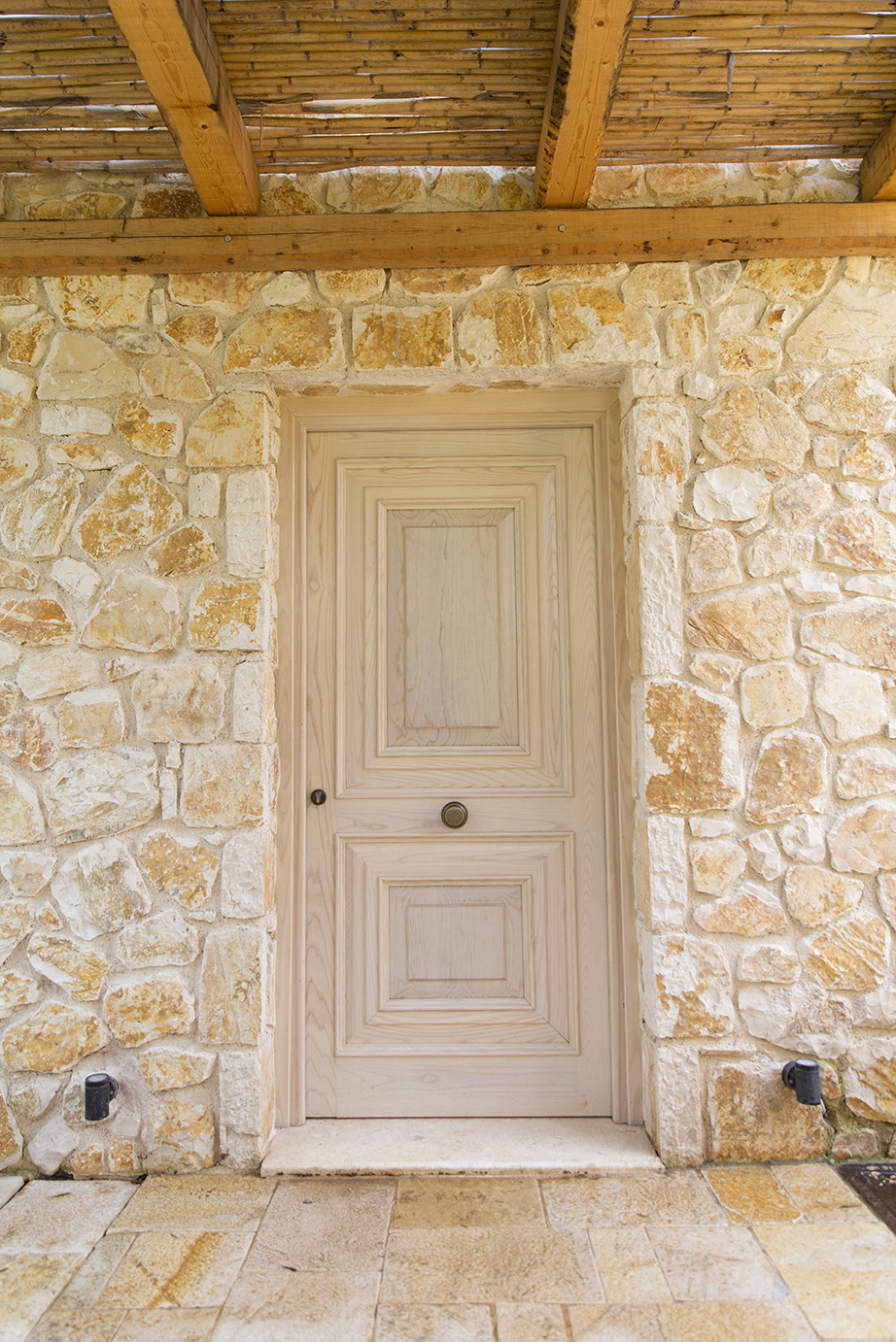 front-door-to-luxury-villa-corfu.jpg