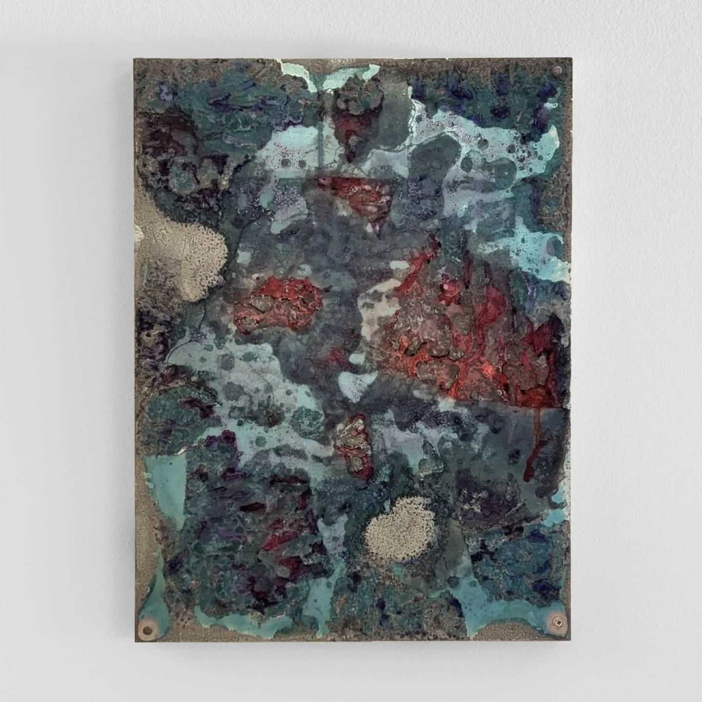 Unruly Painting (Abyss), February 2024&ndash;present
Humidity indicator, water, silk, paper, sheet of aluminum, tape, screws
40 &times; 30 cm

Five photos, five different moments of the same evolving painting. 🌊

Currently on view at&nbsp;MOIRAI&nbs