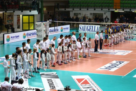 23 novembre 2014: Gli atleti di Scherma Monza ospiti alla partita di pallavolo seria A1 Vero Volley Monza - Calzedonia Verona