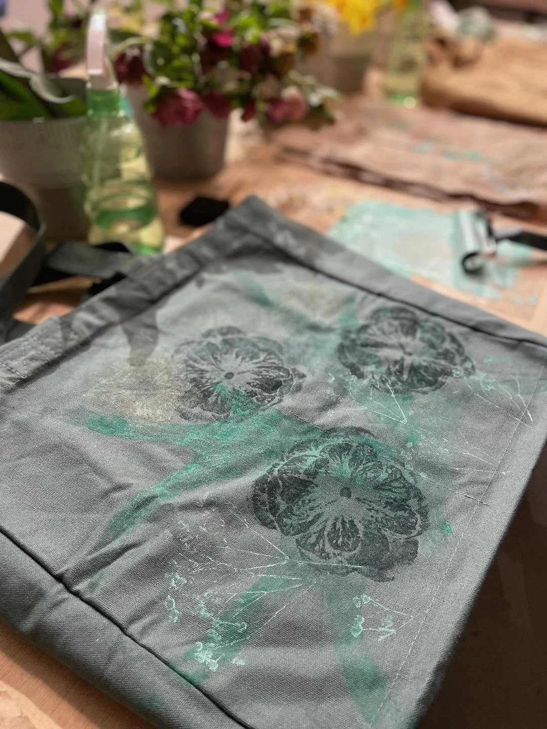 Botanical Mono-Printing on Totes Workshop with Leslie Geer (Wednesday, September 30, 2026)