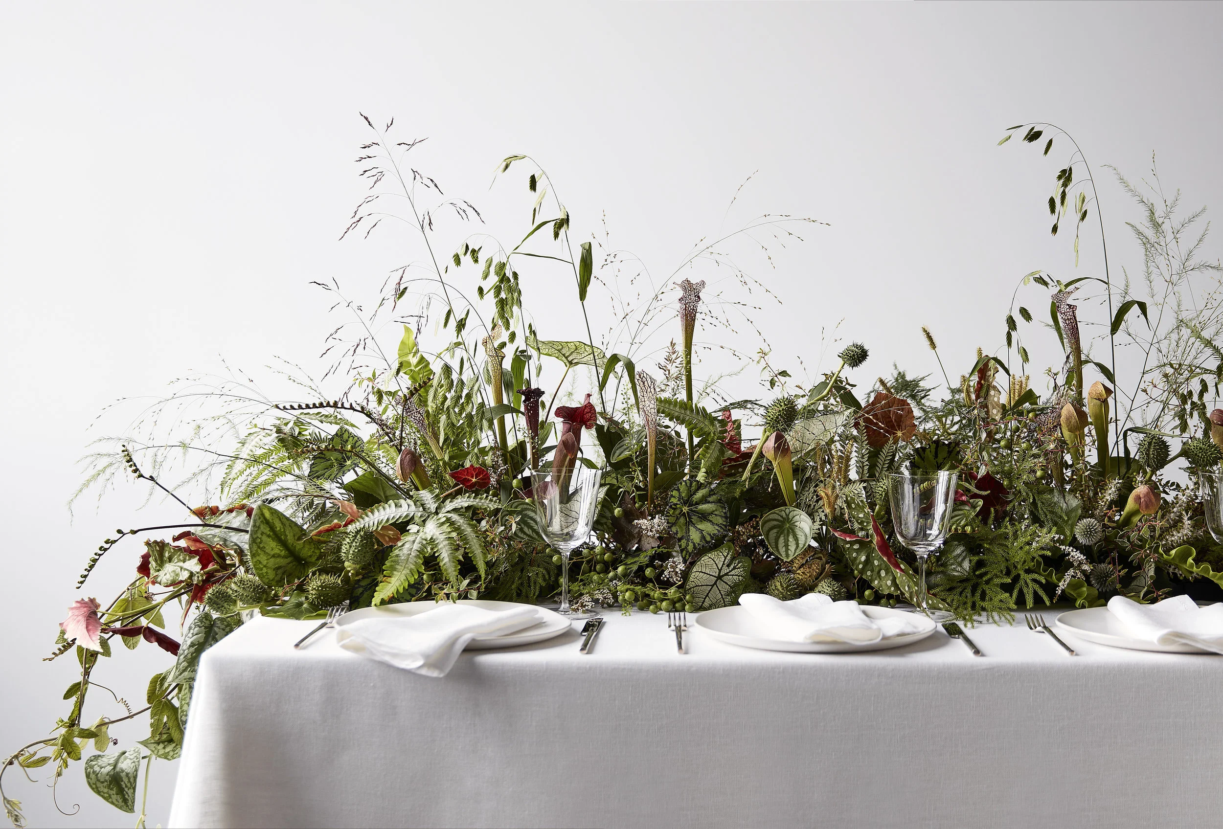 Jenya Flowers - we cannot get over this real life table top flower field. we would kill to dine in a setting like this! jenya is so in touch with nature and its reflected in his creations 