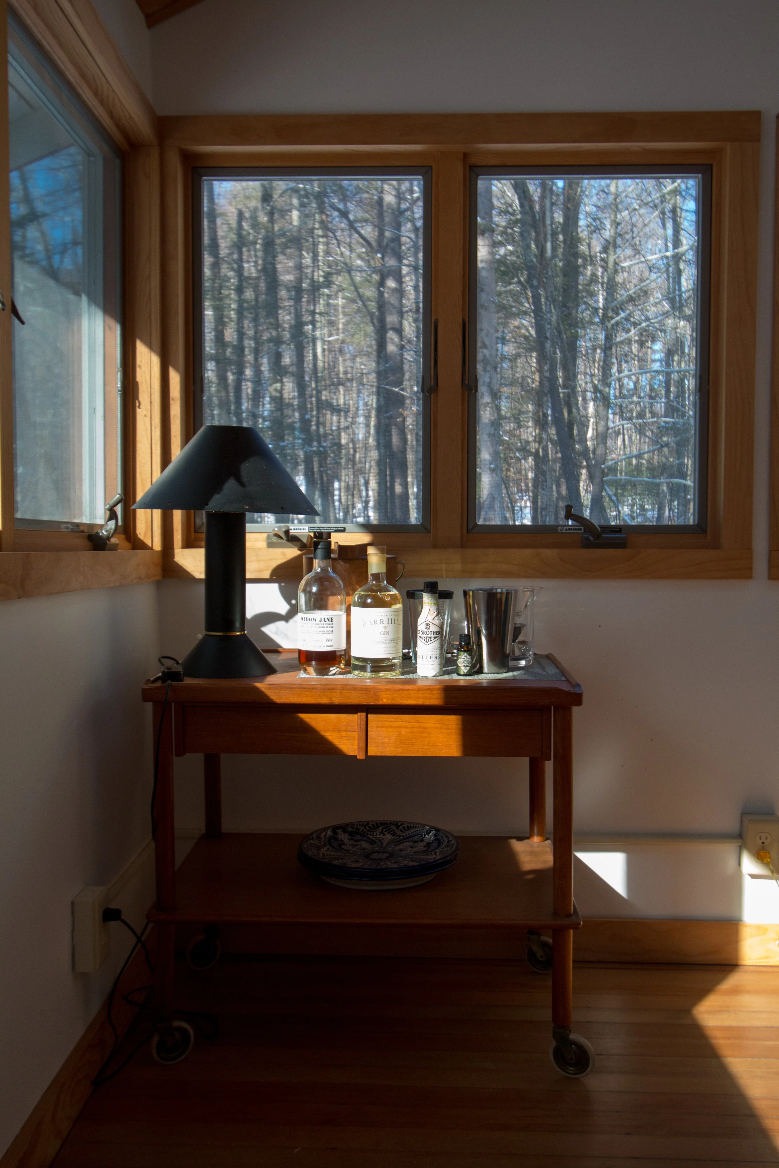 Dining Room - Drenched in sunlight & cutie-pie bar cart included 