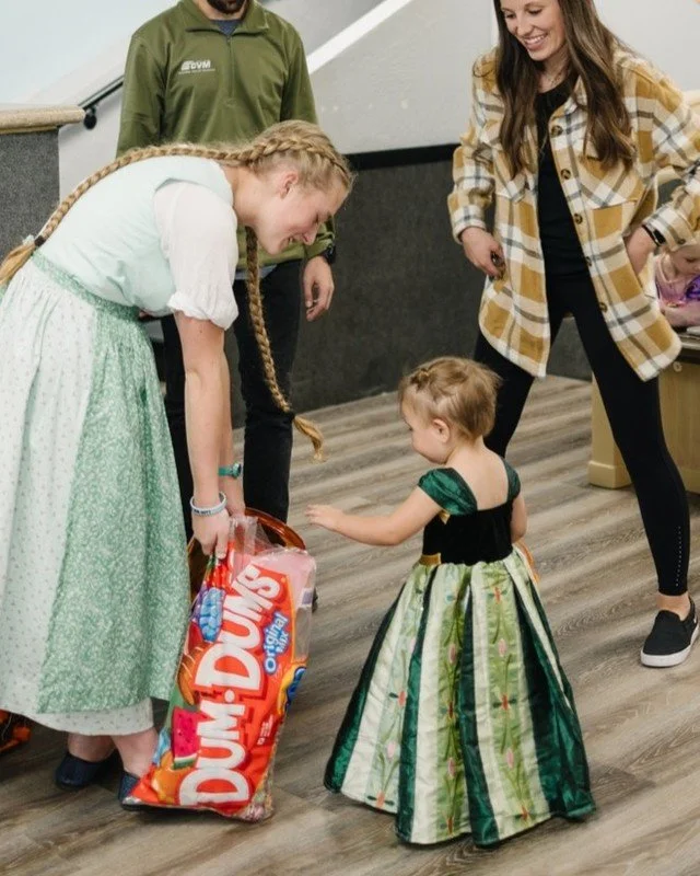 Please note: Kids Klub will be closing at 2pm on October 31st to set up for trick-or-treating. Trick-or-Treating details below:

Thursday October 31st from 4-6pm bring your little ghosts &amp; goblins for lots of treats &amp; minimal tricks 😉⁣

(Mem