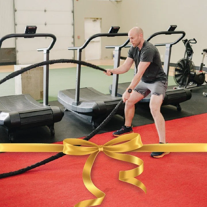 One month of ONLINE personal training with THEE Derrick Harper for Christmas? Uh&hellip; YES please! 🎁
Enter today&rsquo;s giveaway and it could be all yours!⁣

Day 3/12 of our Twelve Days of Christmas Giveaway Series!

To enter:
⭐ Like this post
⭐ 