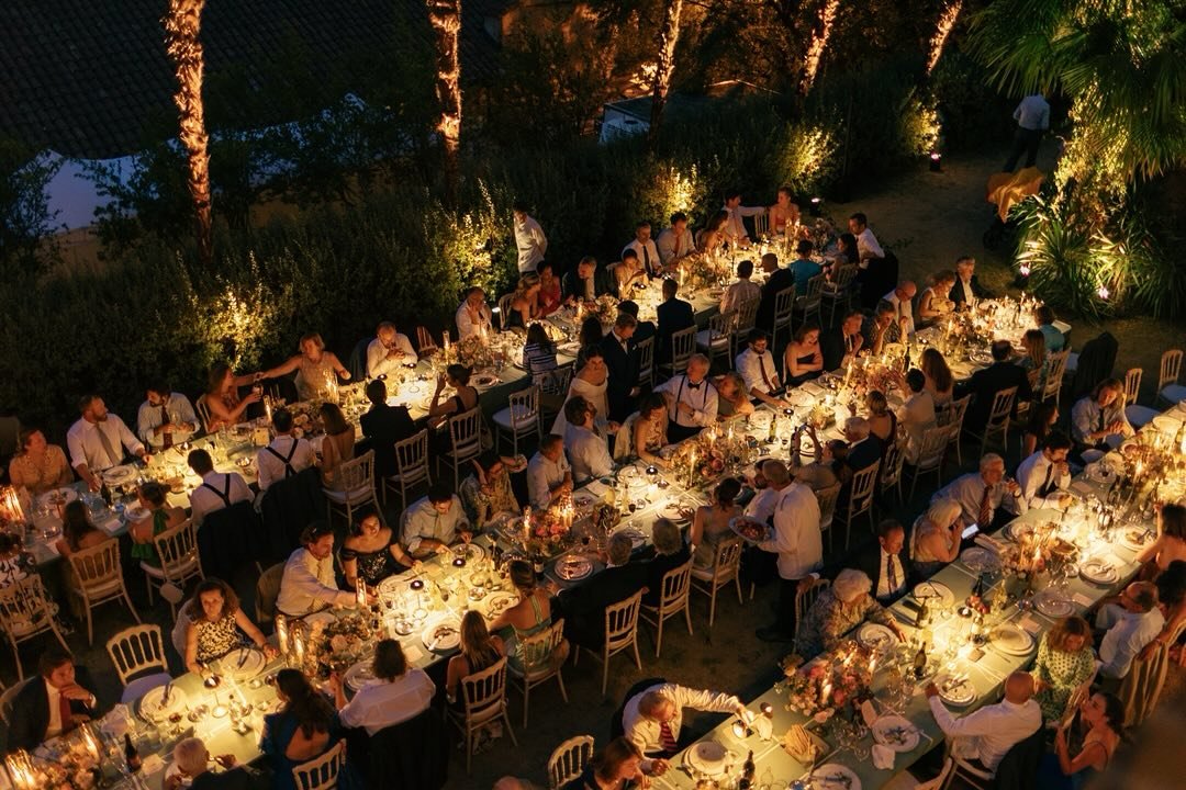 Al fresco wedding dinner in Italy.
.
.
.
.

#destinationwedding 
#destinationweddingphotography 
#italianwedding 
#italianweddingphotographer #documentaryweddingphotographer 
#filmphotography 
#filmshooter 
#filmweddingphotographer