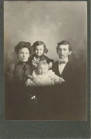 Mary Elizabeth 'Liz' (Thompson) Peabody