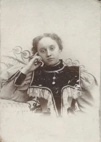 Emma V (Everett) Roth