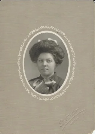 Elizabeth 'Beth' (Pink) Sanders