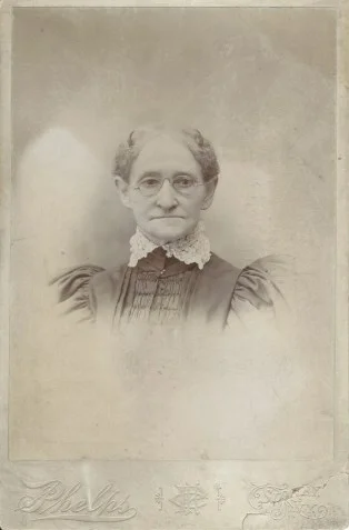 Elizabeth J 'Liza' (Burrows) Phelps