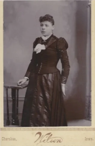 Della Margaret (Warburton) Hooker