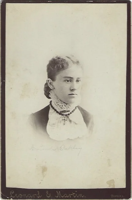 Gertrude L Oakley