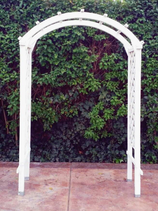 CLASSIC WHITE LATTICE ARBOR