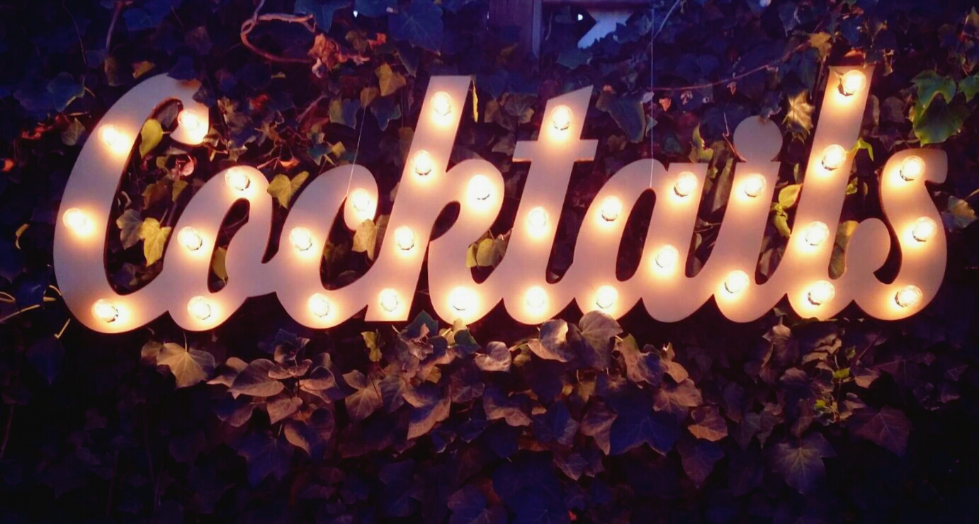Large Light Up "COCKTAILS" Sign