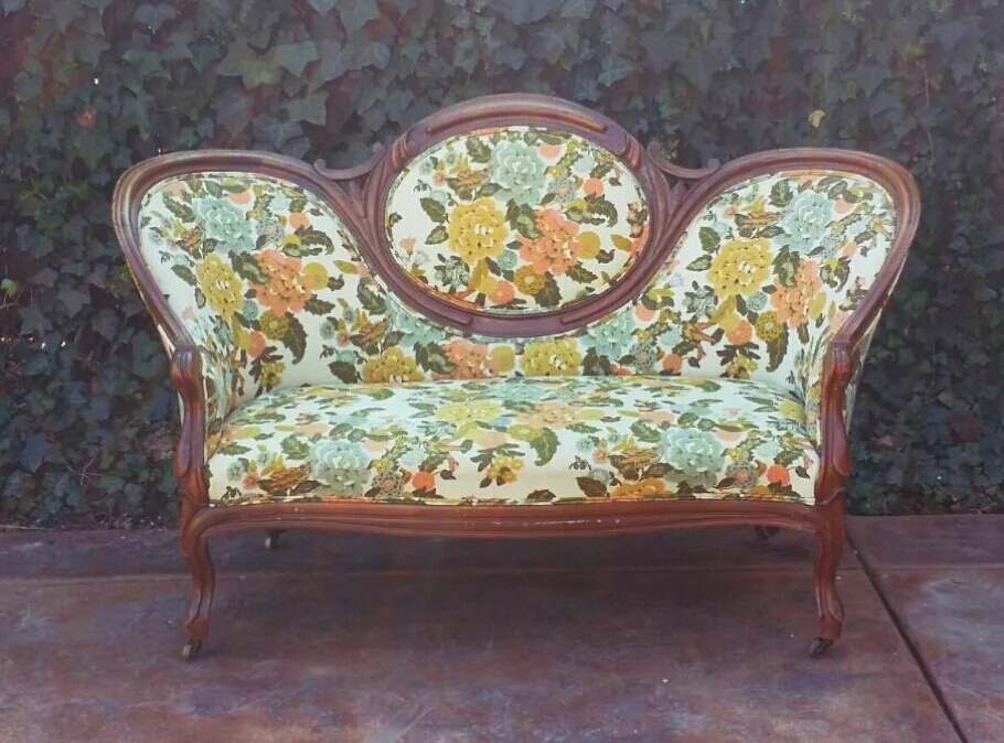 "BIRDE" SETTEE