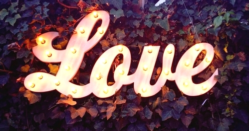 LARGE 4FT LIGHT UP "LOVE"SIGN