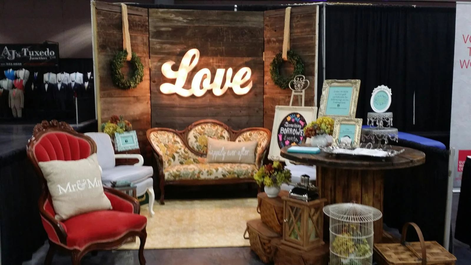 WOODEN WALL BACKDROP & LIGHT-UP LOVE SIGN