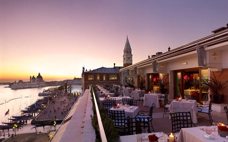 TERRAZZA DANIELI Most famous Venetian luxury hotel along with the Bauer, the Gritti, and the Regina. The restaurant proposes a menu of classic Italian and international specialties! You can have a drink with delicious cocktails to enjoy the stunning view of the terrazza.