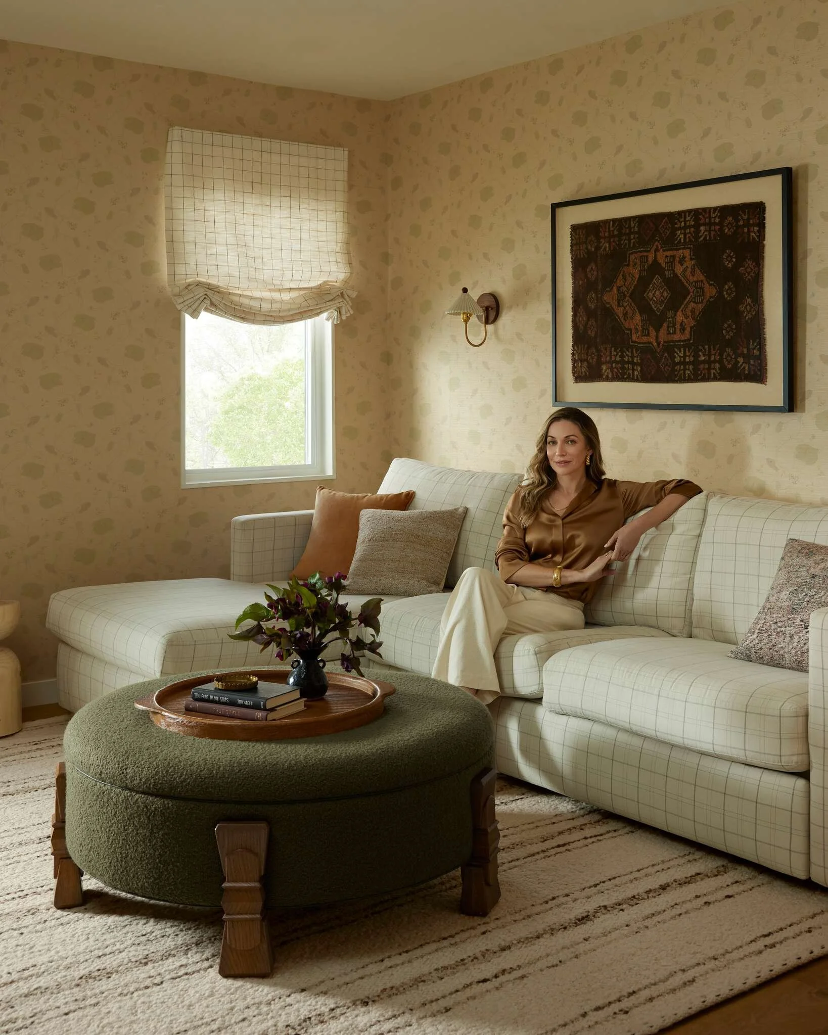 Reference-Stefani_Stein_ROMAROM-02IVPP_TV-Room-Portrait_Final.jpg