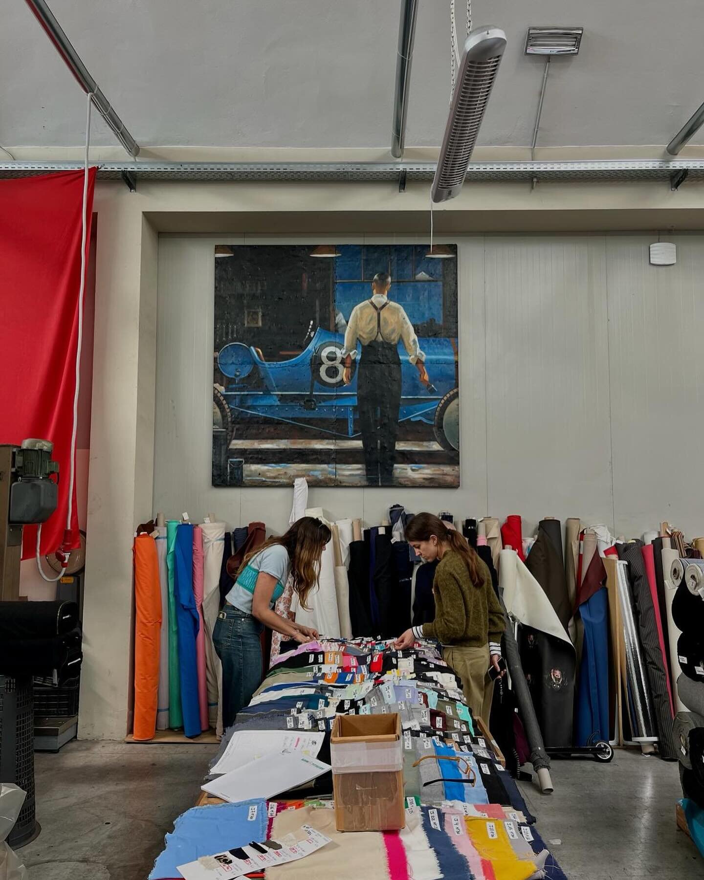 In the past few days we had the pleasure to take @plas_collective designer and founder Nathalie on a research tour in Prato textile district. 
As part of our services, we provide information about the various manufacturing facilities in our flourishi